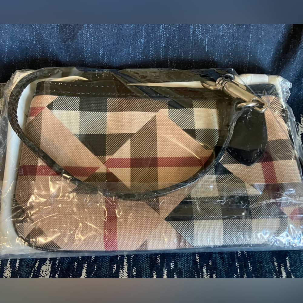 Burberry Wristlet - Picture 16 of 16